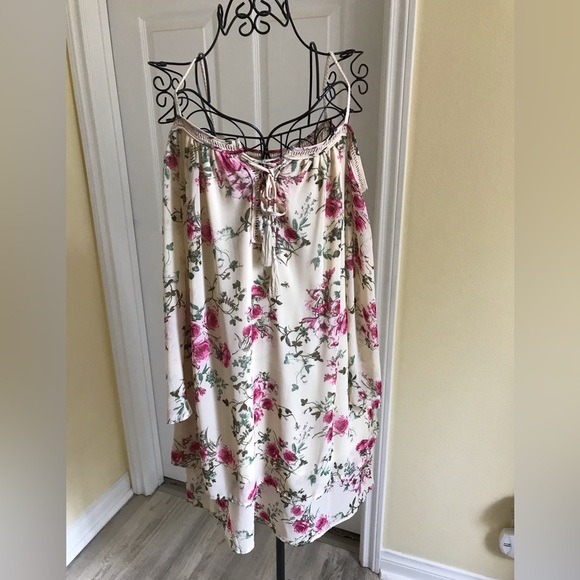 Purple Snow Dresses & Skirts - Purple Snow Floral Cold Shoulder Layered Dress Size Medium